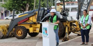 Da Blanca Merari banderazo de arranque a la rehabilitación del parque principal de Leona Vicario