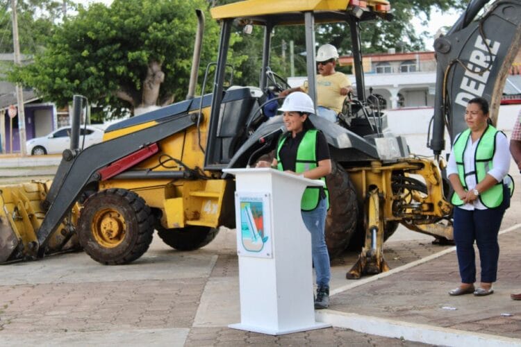 Da Blanca Merari banderazo de arranque a la rehabilitación del parque principal de Leona Vicario