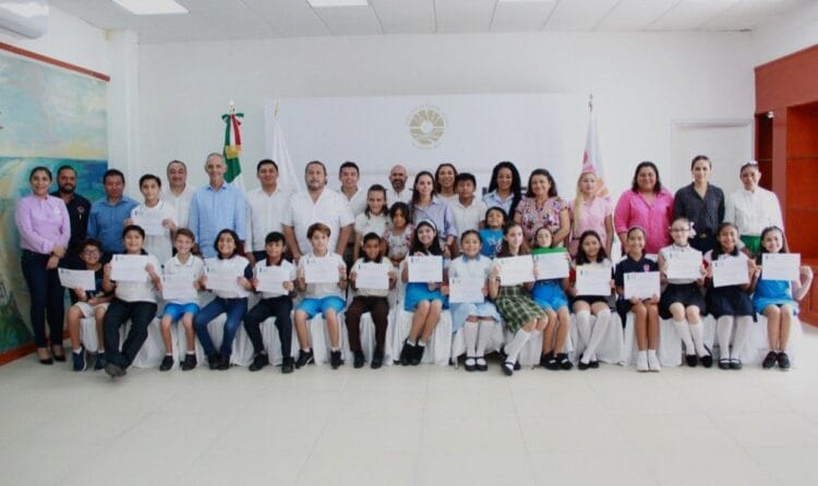 Reciben ganadores constancias de “Cabildo Infantil por un Día”