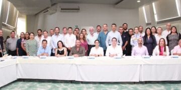 Trabaja Ana Patricia Peralta en unidad con empresarios