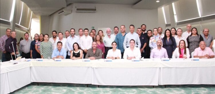 Trabaja Ana Patricia Peralta en unidad con empresarios