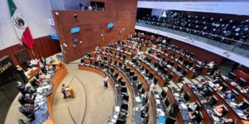 Mantienen figuras de Morena y el PAN debate sobre Fuerzas Armadas