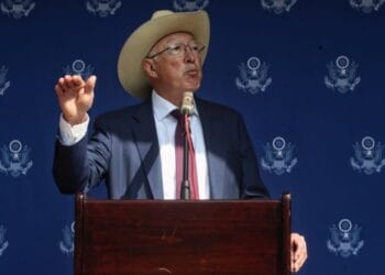 Se reúne Ken Salazar con AMLO en el Palacio Nacional