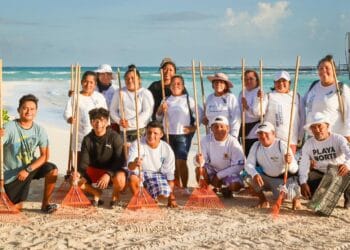 Fortalecen trabajos de limpieza de playas en Isla Mujeres