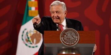 AMLO prevé operación de 4 plantas de gas antes de finalizar su gobierno