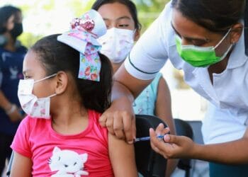 Fomentan vacunación de niñas y niños en Cancún