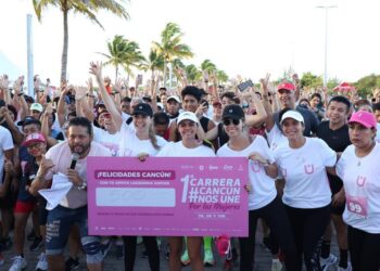 Se unen cancunenses por las mujeres y superan meta en carrera por mastografías: Ana Patricia Peralta