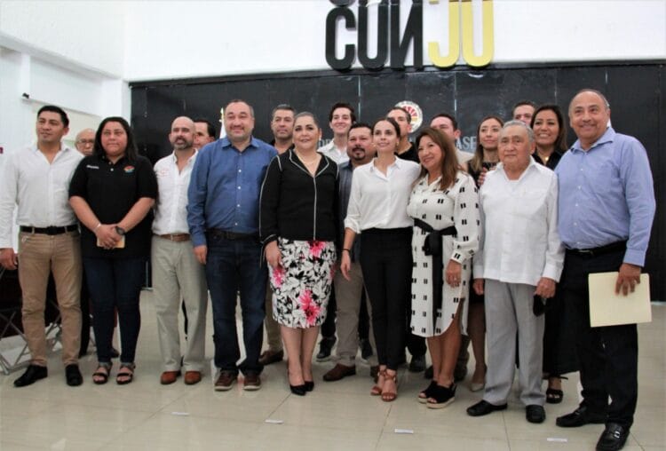 Con certeza jurídica, favorecen gobierno municipal y notarios a cancunenses
