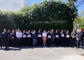 Reconocen empresarios trabajo de policías en Cancún