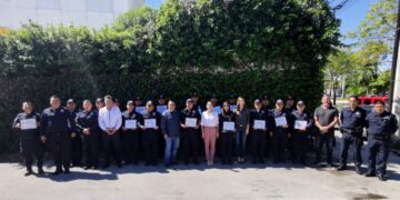 Reconocen empresarios trabajo de policías en Cancún
