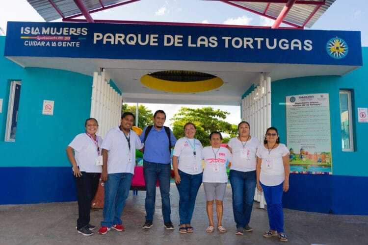 Refuerza DIF Isla Mujeres limpieza de parques