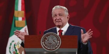 AMLO lamenta credibilidad en personajes antidemócratas