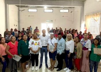 Certifica la SEDESO a mujeres que participan en huertos comunitarios