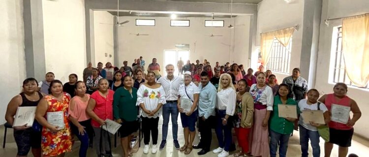 Certifica la SEDESO a mujeres que participan en huertos comunitarios