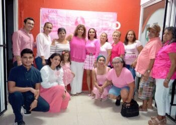 Mujeres priistas iluminan de rosa el PRI en Chetumal