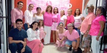 Mujeres priistas iluminan de rosa el PRI en Chetumal