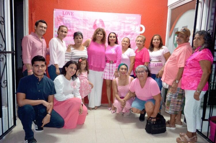 Mujeres priistas iluminan de rosa el PRI en Chetumal