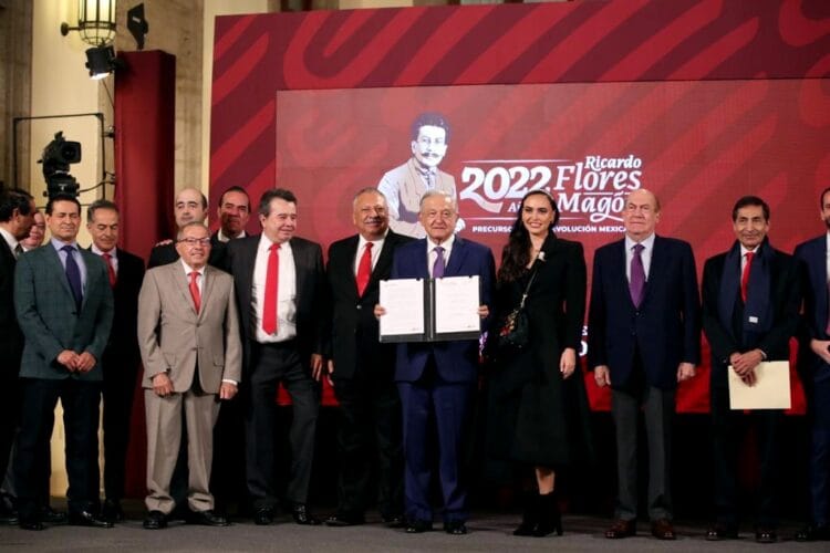 Concretan gobierno y empresarios acuerdo para enfrentar inflación: AMLO