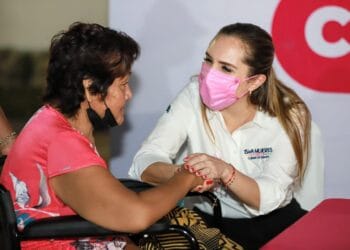 Atiende Atenea Gómez segundas Audiencias Ciudadanas en la colonia La Gloria de Isla Mujeres