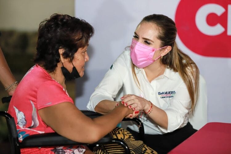 Atiende Atenea Gómez segundas Audiencias Ciudadanas en la colonia La Gloria de Isla Mujeres