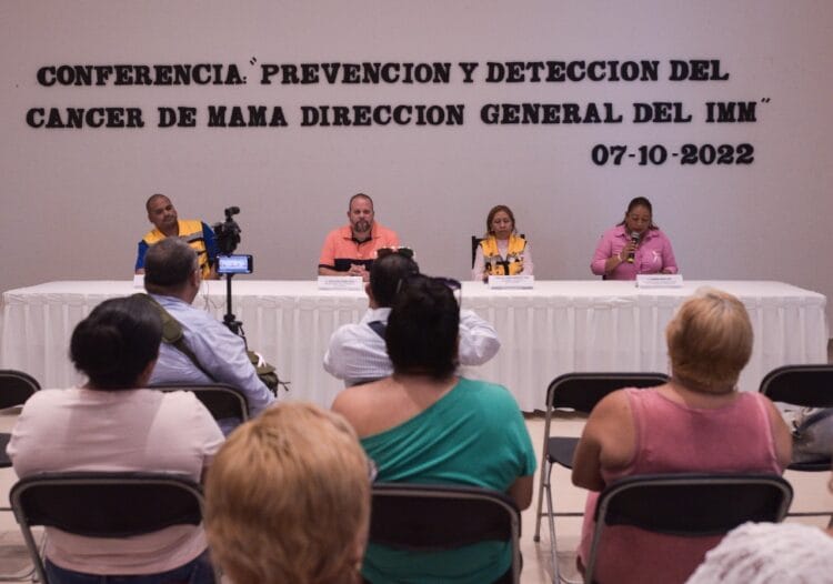 Imparten en Puerto Morelos conferencia sobre prevención y detección del cáncer de mama