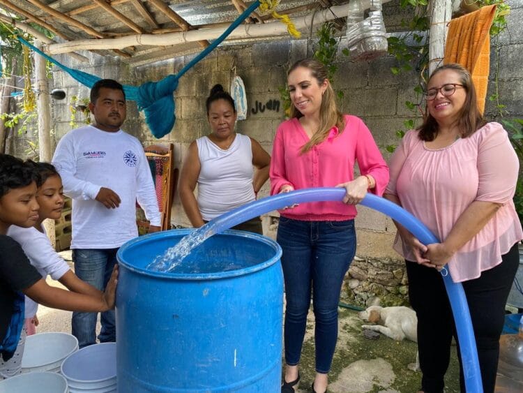 Pone Atenea Gómez en marcha el programa “Agua para ti” en Zona Continental
