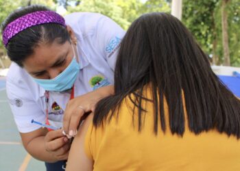 Llama Dirección de Salud a grupos vulnerables de Puerto Morelos a vacunarse contra la influenza