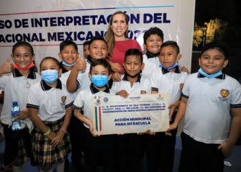 Fomenta Atenea Gómez valores cívicos a través del Primer Concurso Municipal de Interpretación del Himno Nacional