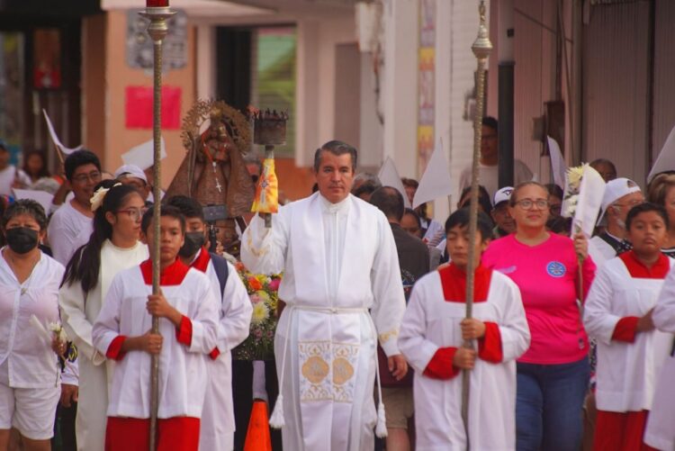 Celebran la tradicional procesión marítima en honor a la Virgen de la Caridad del Cobre en Isla Mujeres