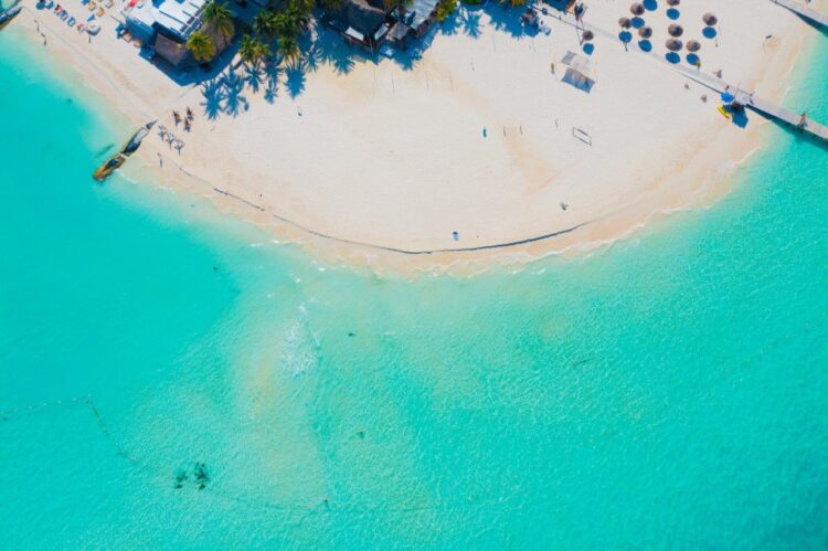 Reciben Playa Centro y Playa Norte certificación Platino