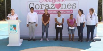 Atiende gobierno de Blanca Merari a habitantes de Delirios con la brigada “Abrazando Corazones”