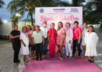 Otorgan diversos servicios a través de la Brigada Rosa en colonia La Gloria de Isla Mujeres