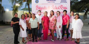 Otorgan diversos servicios a través de la Brigada Rosa en colonia La Gloria de Isla Mujeres