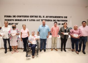 Entrega gobierno de Puerto Morelos prótesis mamarias a mujeres que superaron el cáncer de mama