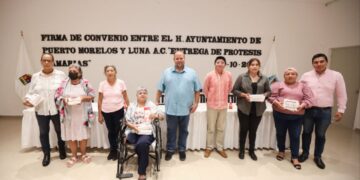 Entrega gobierno de Puerto Morelos prótesis mamarias a mujeres que superaron el cáncer de mama
