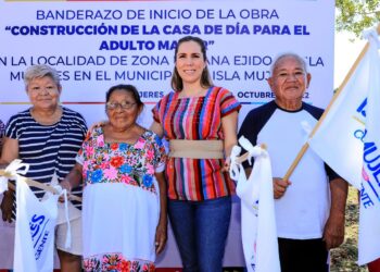 Da Atenea Gómez banderazo de construcción de la “Casa de Día del Adulto Mayor” en zona continental