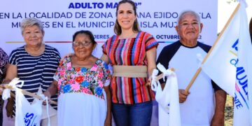 Da Atenea Gómez banderazo de construcción de la “Casa de Día del Adulto Mayor” en zona continental