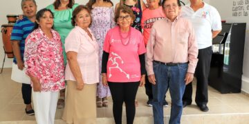 Refrenda Atenea Gómez su compromiso con las abuelitas y abuelitos de la zona continental