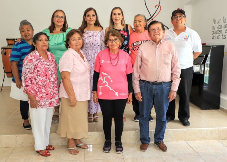 Refrenda Atenea Gómez su compromiso con las abuelitas y abuelitos de la zona continental