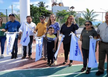 Da Atenea Gómez banderazo de construcción de nuevo parque infantil en Isla Mujeres