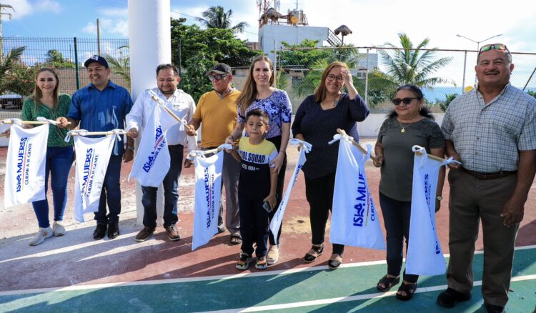 Da Atenea Gómez banderazo de construcción de nuevo parque infantil en Isla Mujeres