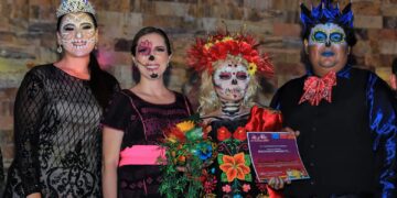 Disfruta la comunidad de Isla Mujeres y turistas de la “Noche de Muertos”