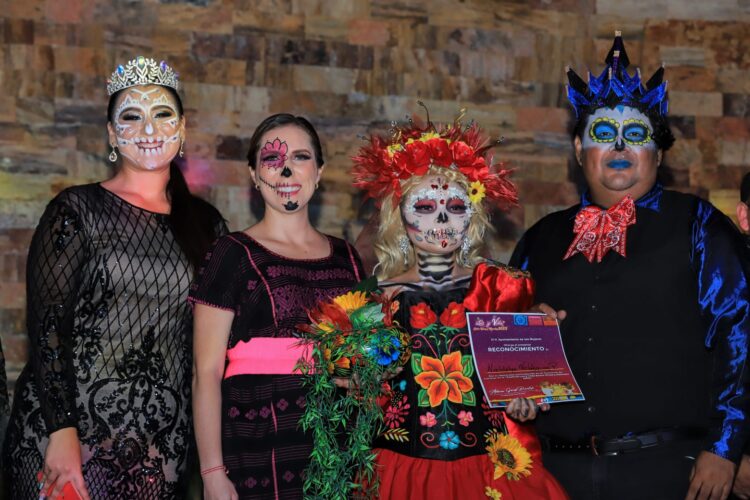 Disfruta la comunidad de Isla Mujeres y turistas de la “Noche de Muertos”