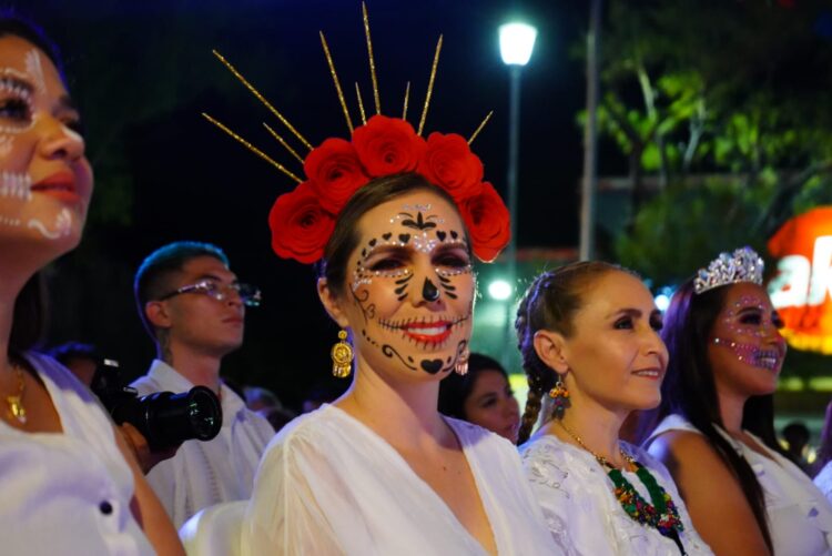 Encabeza Atenea Gómez la gran “Noche de Altares” en el Festival Luz y Vida entre Vivos y Muertos
