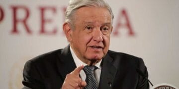 Confirma AMLO que la Sedena trabaja en la creación de nueva aerolínea