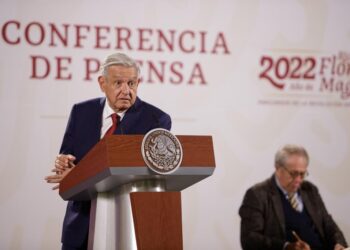AMLO conmina a la oposición a definir candidato para 2024