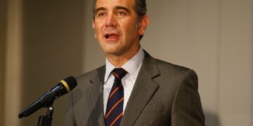 Gracias al INE mexicanos no se matan en la disputa política: Lorenzo Córdova
