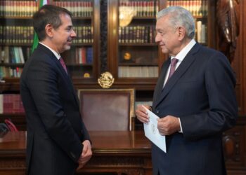 AMLO recibe cartas credenciales de diversos embajadores