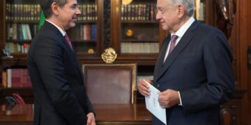 AMLO recibe cartas credenciales de diversos embajadores