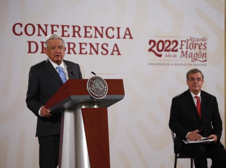 Nunca he usado demasiado efectivo, menos tarjetas, asegura AMLO